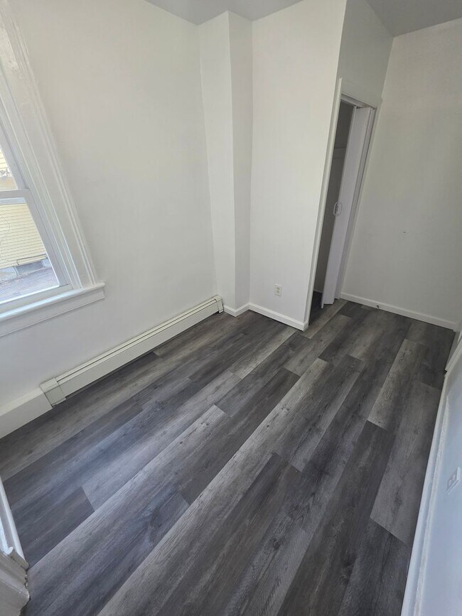 Foto del edificio - 2 bedroom apartment building - Poughkeepsie