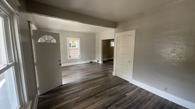 Foto del edificio - Charming 3-Bedroom Home in Peaceful West Toledo