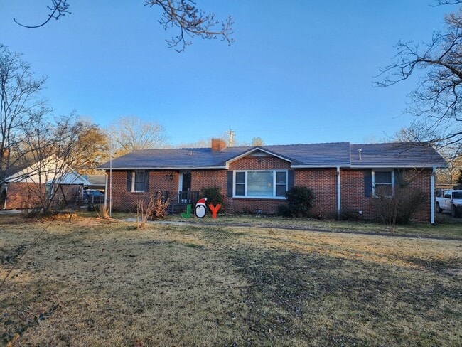 Foto del edificio - 910 Bragg Cir