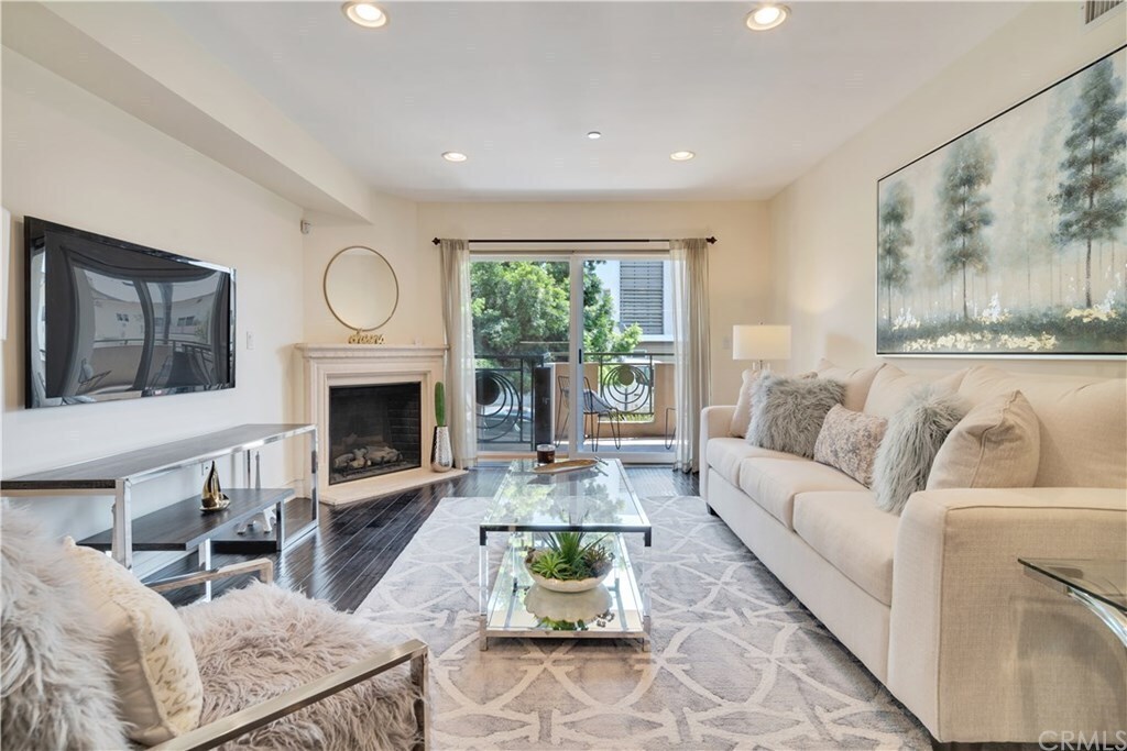 Foto principal - 1353 N Fuller Ave