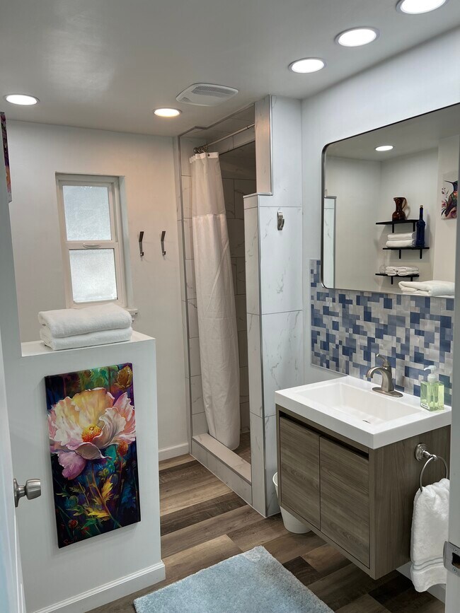 Building Photo - 2696 S Melbourne St