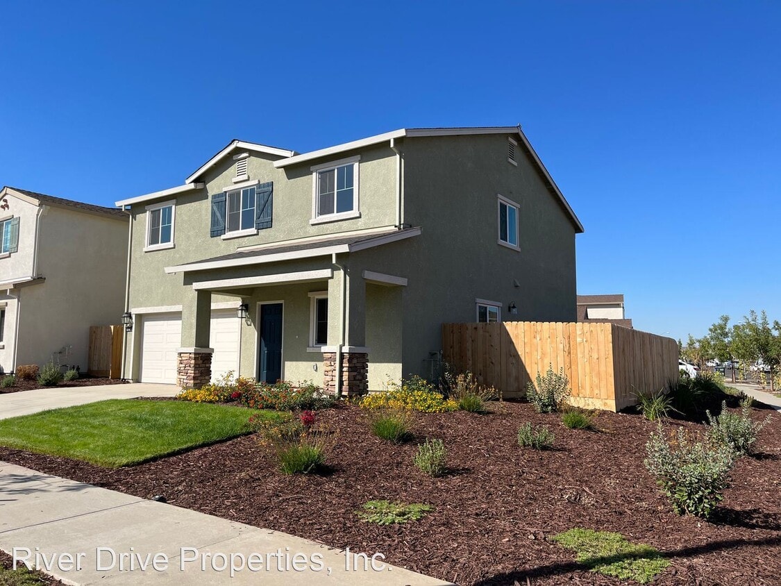 4 br, 2.5 bath House 4289 LaSalle Drive House Rental in Merced, CA