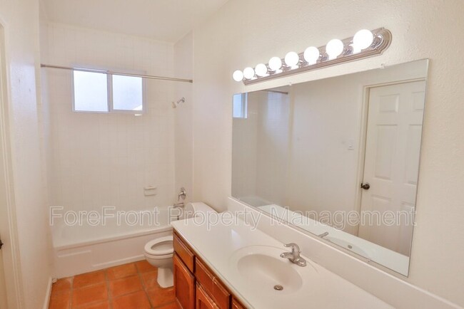 Building Photo - 3030 Urban Crest Dr
