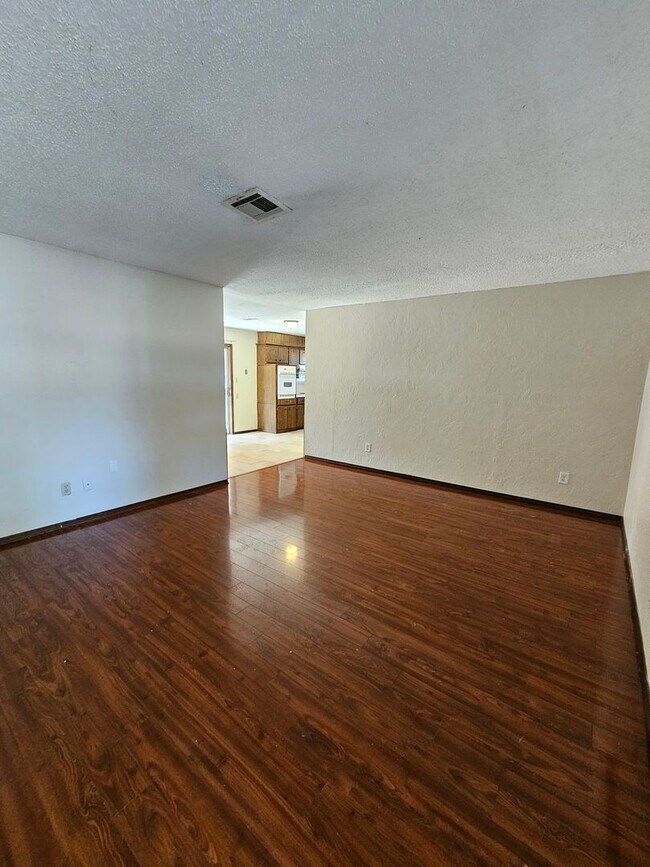 Foto del edificio - (3) Bed/(1.5) Bath in NE Norman Avail NOW!