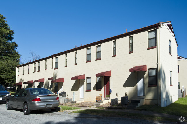 Memorial Gardens Townhomes - 1209 Memorial Drive