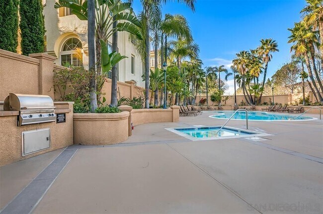 Foto del edificio - 12374 Carmel Country Rd