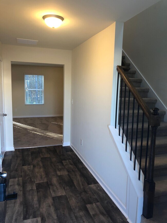 Building Photo - 645 Carlton Pointe Dr