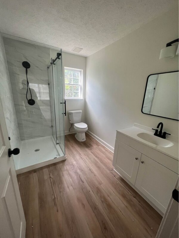 Building Photo - 22630 Lakeview Dr