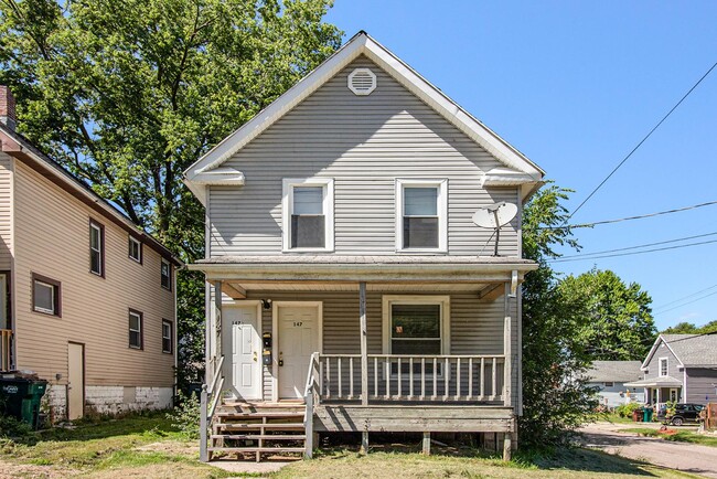 Building Photo - 147 Isbell St