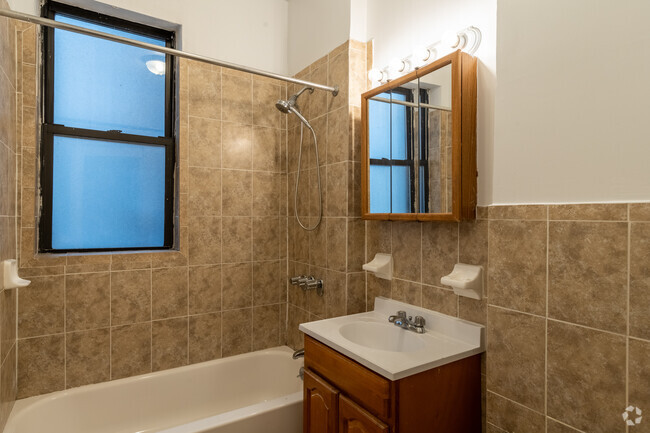 1BR, 1BA - 750SF - 812 W 181st St