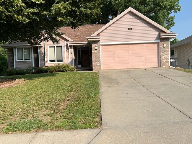 Foto del edificio - 3 Bedroom With 4th Non-Conforming In Diamo...