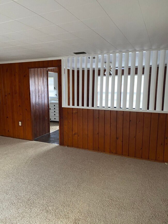 Foto del edificio - 2 bedroom 1 bath not too far from downtown...