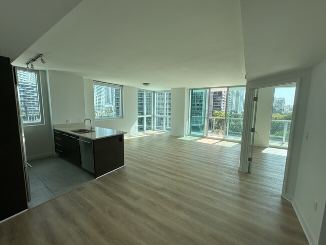 Building Photo - 500 Brickell Ave