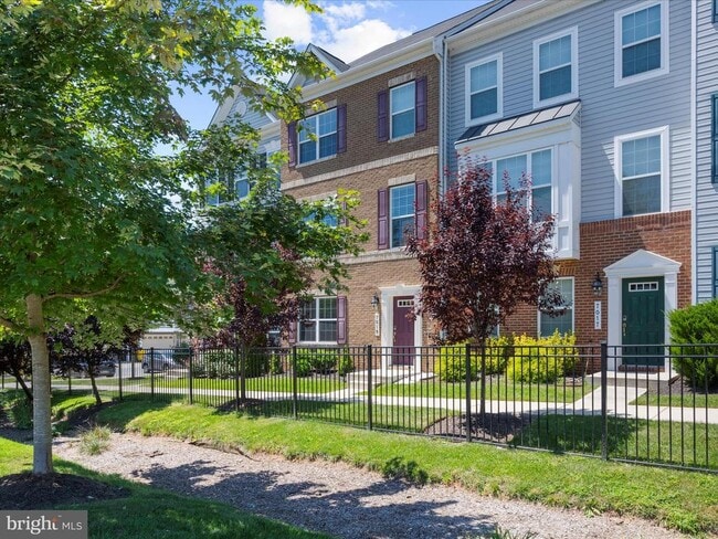 Building Photo - 7019 Hickory Ct