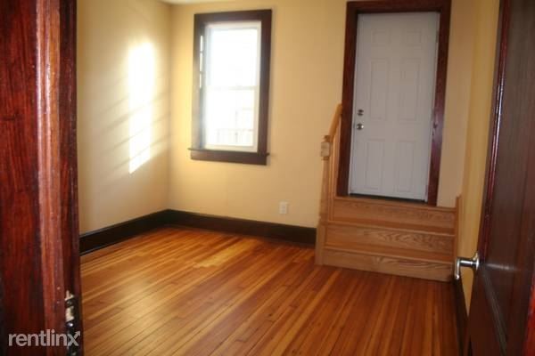 Building Photo - 348 Bleecker St