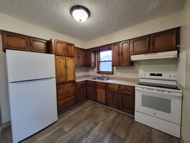 Foto del edificio - Spacious 4 bedroom home!