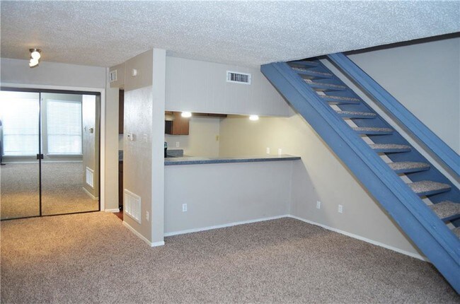 Building Photo - 4634 Country Creek Dr