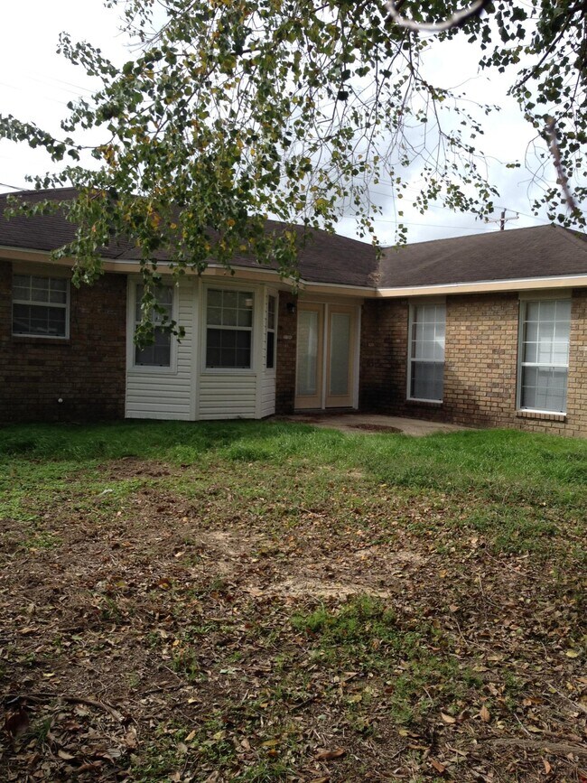 Building Photo - 205 Timothy Dr