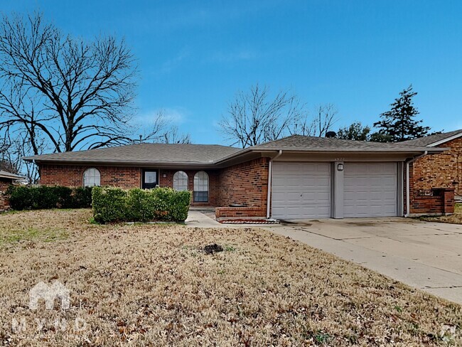 Building Photo - 1922 Briar Meadow Dr