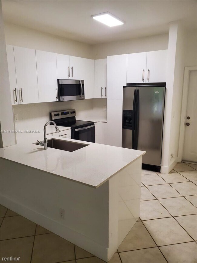 Building Photo - 2 br, 1.5 bath House - 3812 Tree Top Dr