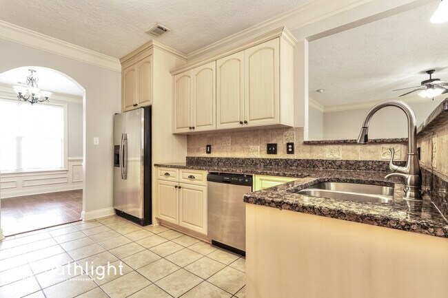 Building Photo - 413 Keesaw Glen