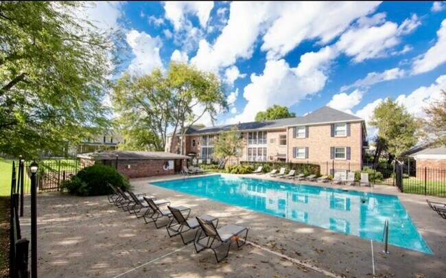 Foto del edificio - 5025 Hillsboro Pike