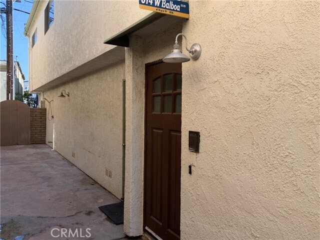 Foto del edificio - 814 W Balboa Blvd