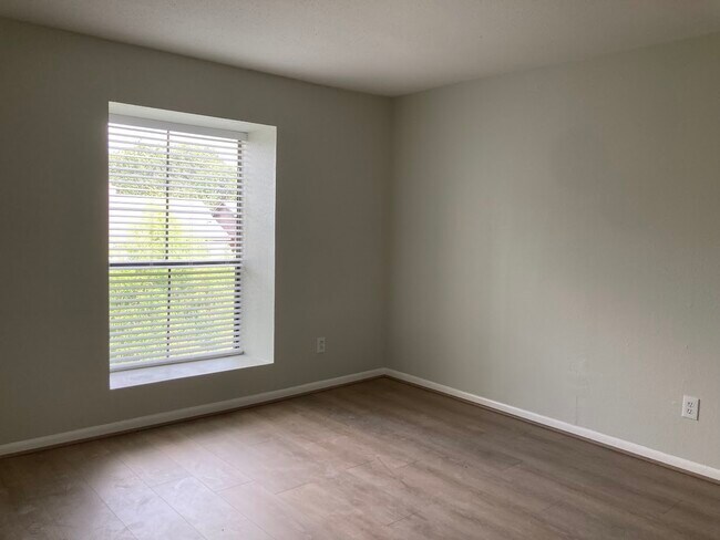 Foto del edificio - 3075 Walnut Bend Ln