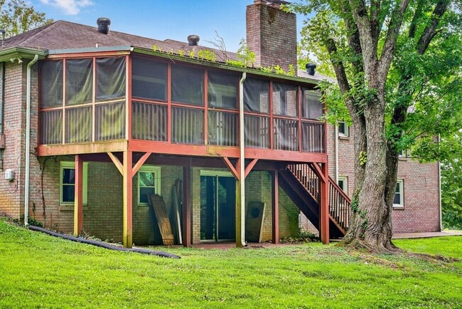 Building Photo - 121 Caldwell Dr