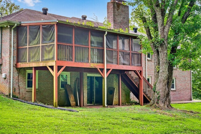 Foto del edificio - 121 Caldwell Dr