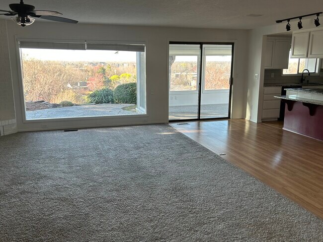 Building Photo - 454 N Pebble Beach Way