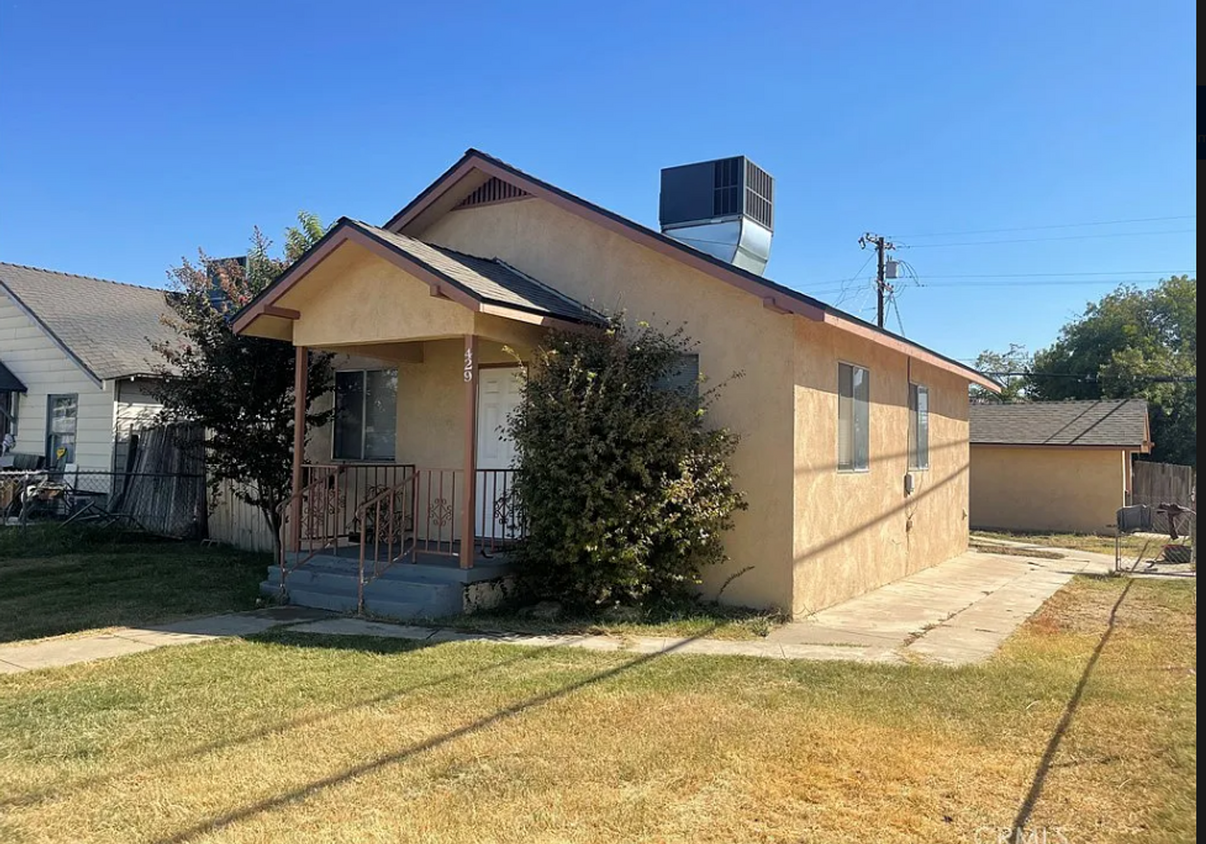 Primary Photo - Single family home with detached garage