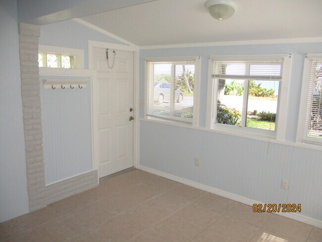 Building Photo - 4803 S Indian River Dr