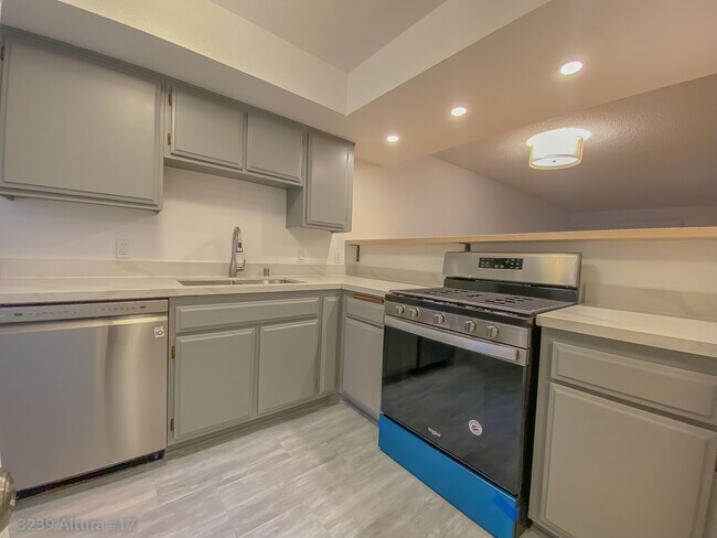 Building Photo - 3239 Altura Ave