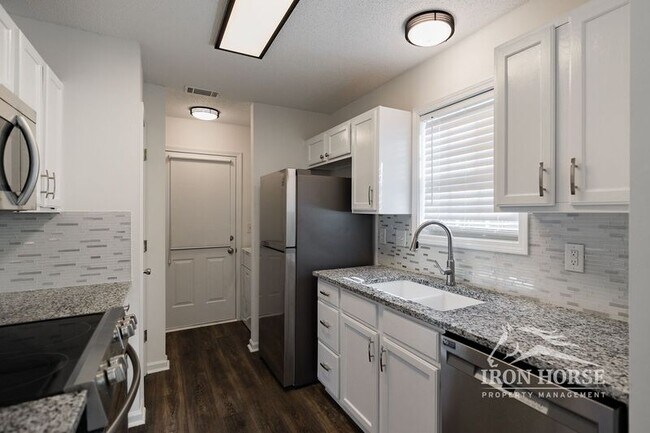 Building Photo - 1305 Cedar Shoals Dr