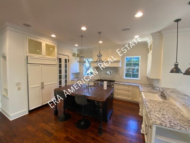 Foto del edificio - Pool and Lawn Service Provided!