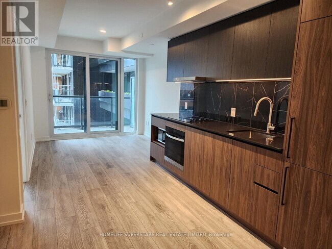 Building Photo - 1100-1100 Sheppard Ave W