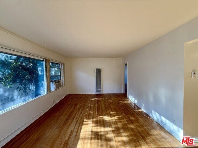 Foto del edificio - 14944 Dickens St