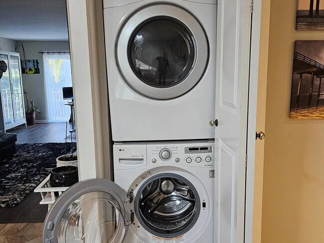 Foto del edificio - 2622 Torrey Pines Rd