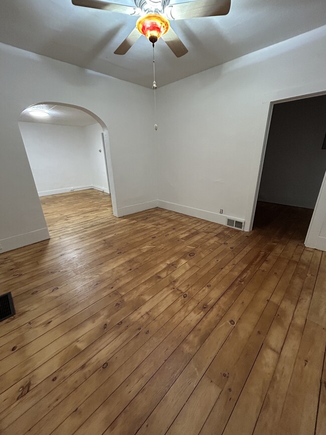Living room - 14 N Main St