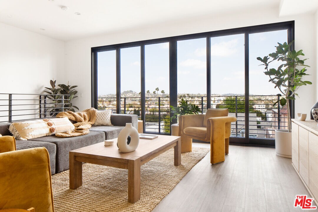 Foto principal - 555 N Mariposa Ave