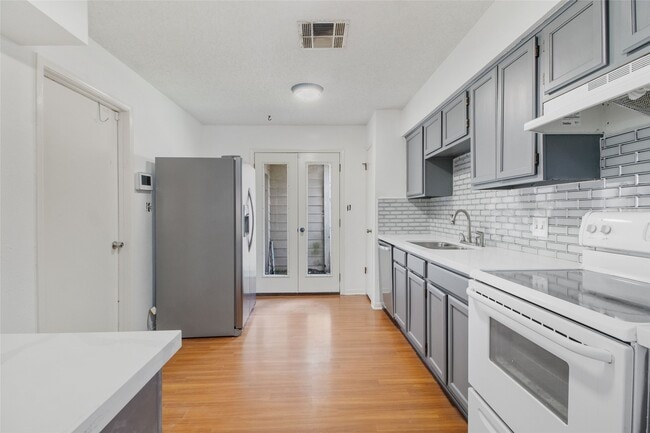 Building Photo - 2417 Hedgerose Ln