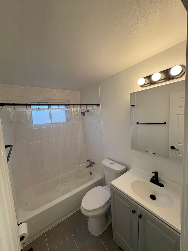 Building Photo - 4832 Flower Ct