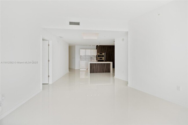 Foto del edificio - 851 NE 1st Ave
