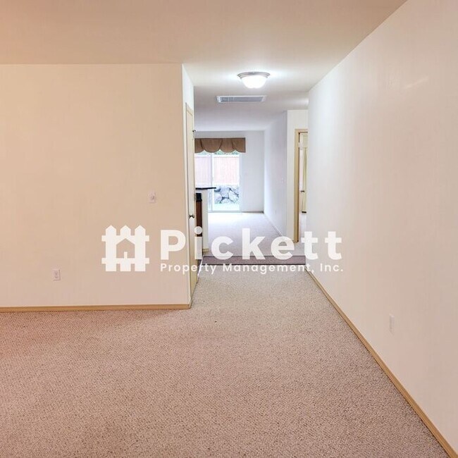 Building Photo - 3 Bedroom Rambler near McCormick Woods