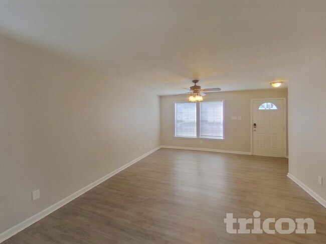 Foto del edificio - 927 Littleton Dr