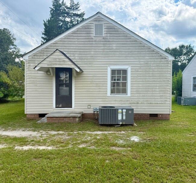 Building Photo - 707 Brisson Ave