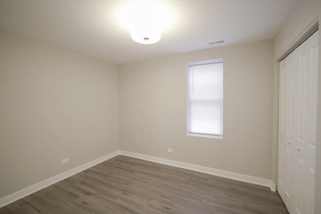 Building Photo - 2253 S Whipple St