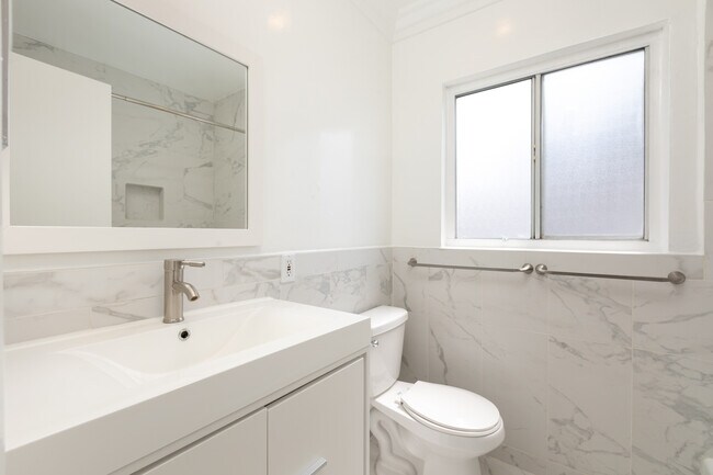 Foto del edificio - 14619 Moorpark St