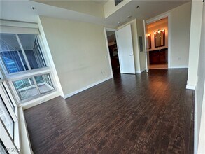 Building Photo - 4525 Dean Martin Dr